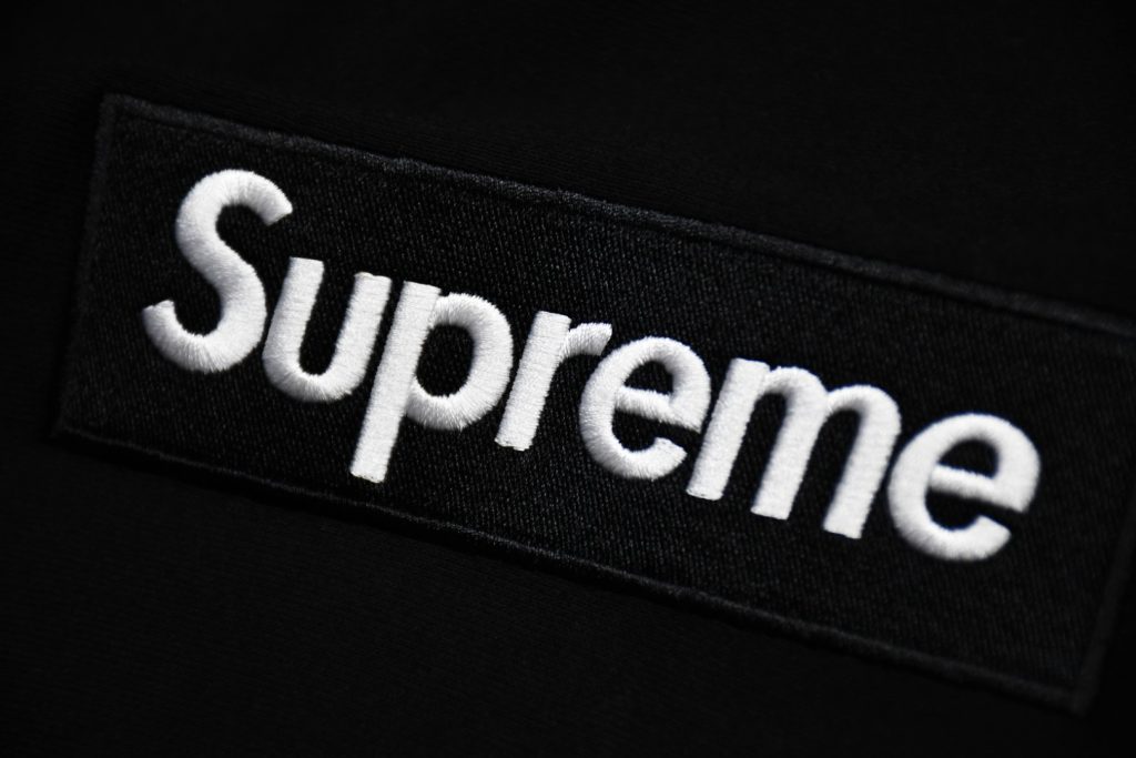 SUPREME スーパー + ロゴパネル フーディ 本革 ブラック 全7色 - 画像 4