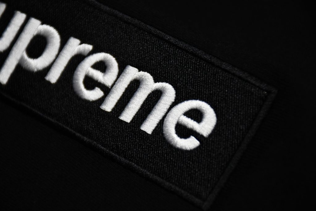 SUPREME スーパー + ロゴパネル フーディ 本革 ブラック 全7色 - 画像 5