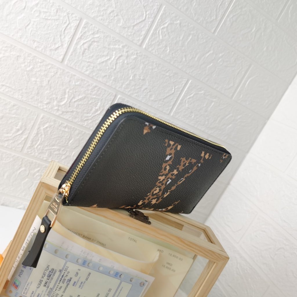 Louis Vuitton　大容量　美品　ルイ ヴィトン　ジッピー ウォレット（ラウンド長財布）モノグラム ジャイアント　アニマル　プリント　ヒョウ柄　2色 - 画像 4