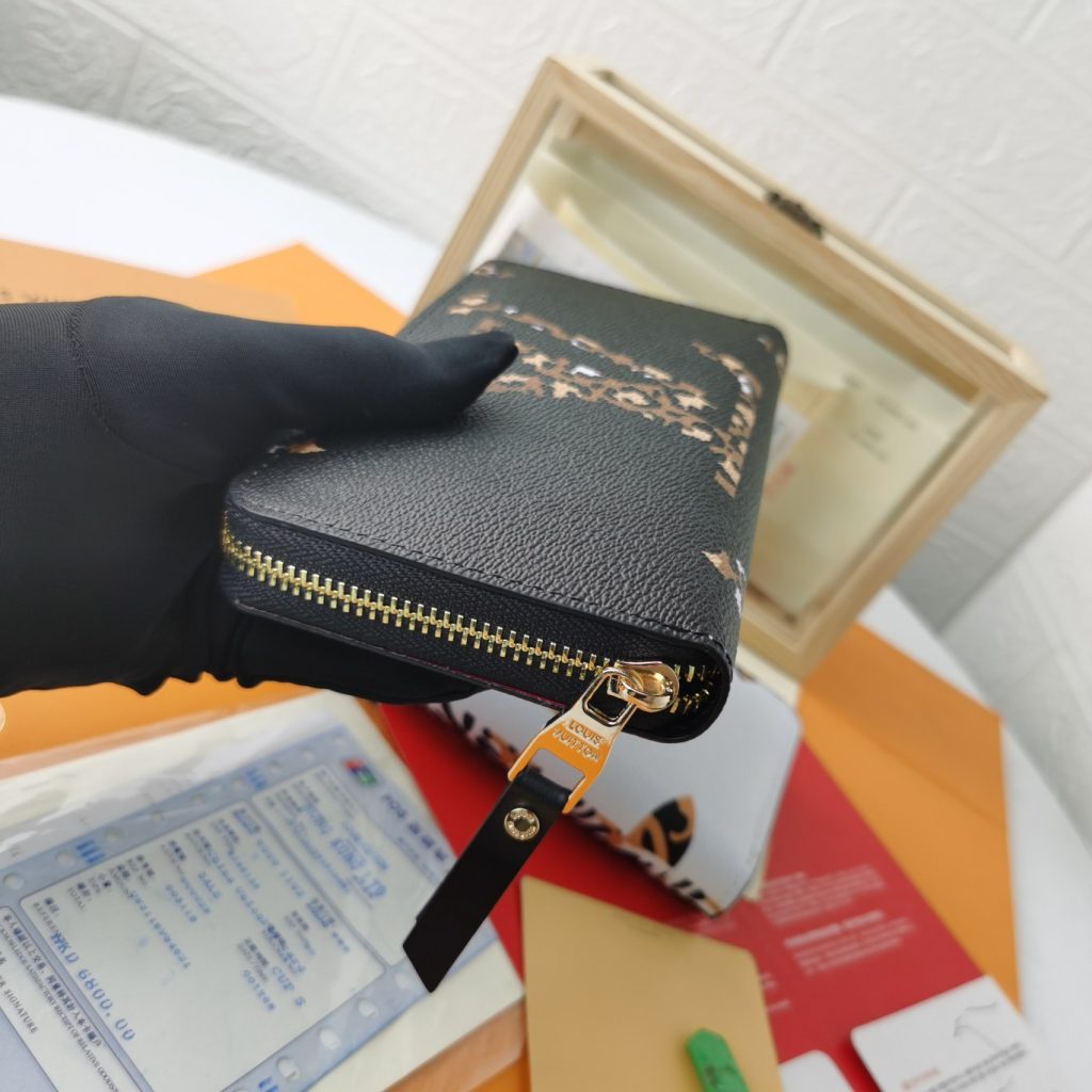 Louis Vuitton　大容量　美品　ルイ ヴィトン　ジッピー ウォレット（ラウンド長財布）モノグラム ジャイアント　アニマル　プリント　ヒョウ柄　2色 - 画像 5