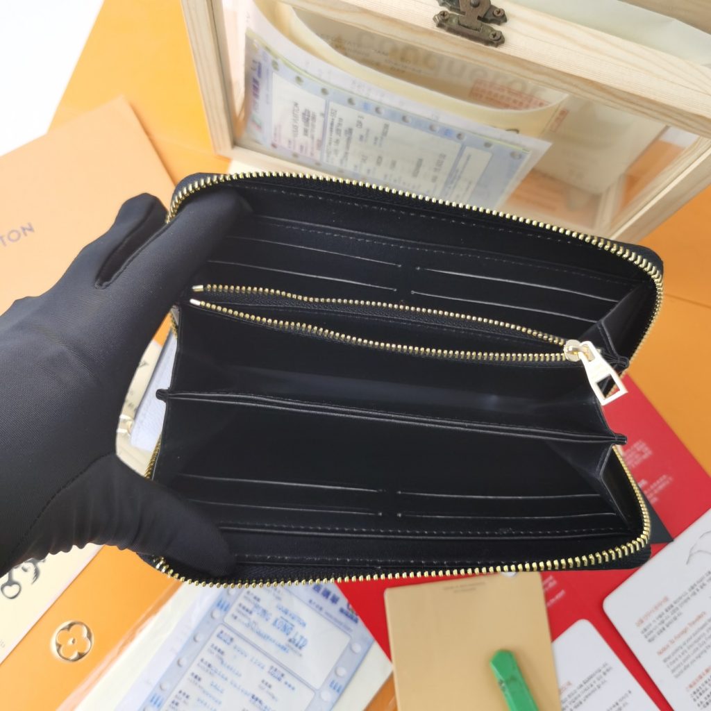 Louis Vuitton　大容量　美品　ルイ ヴィトン　ジッピー ウォレット（ラウンド長財布）モノグラム ジャイアント　アニマル　プリント　ヒョウ柄　2色 - 画像 7
