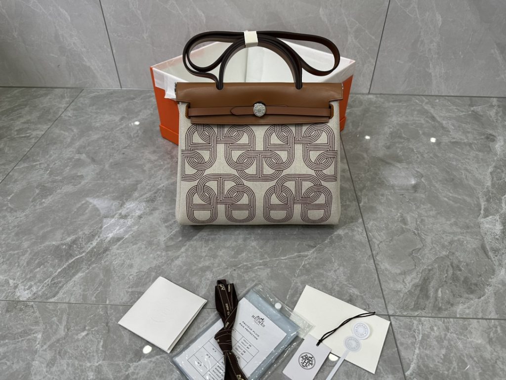 鮮やかカラーが素敵♪Hermes　Herbag 31　エルメス　ショルダーバッグ　2WAY　エールバッグ　キャンバス　レディース　バッグ　15色 - 画像 6