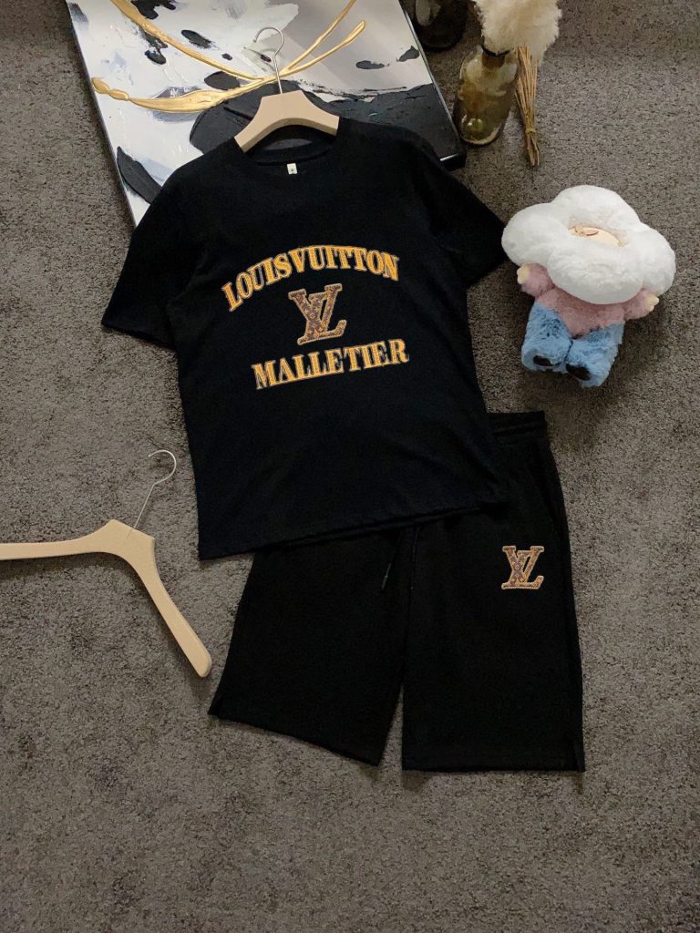 Louis Vuitton LVセットアップ 上下2点セット ルイヴィトン 半袖Tシャツとショートパンツ 男性カジュアルウェア ロゴ ホワイト - 画像 2