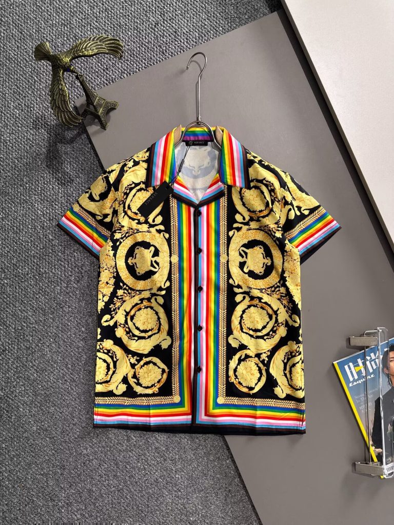ヴェルサーチ　Versace　セットアップ　ポロシャツ　パンツ　セットアップ　メンズ服　半袖Ｔシャツと半ズボン/ショートパンツ　カジュアルウェア　メンズセット - 画像 2