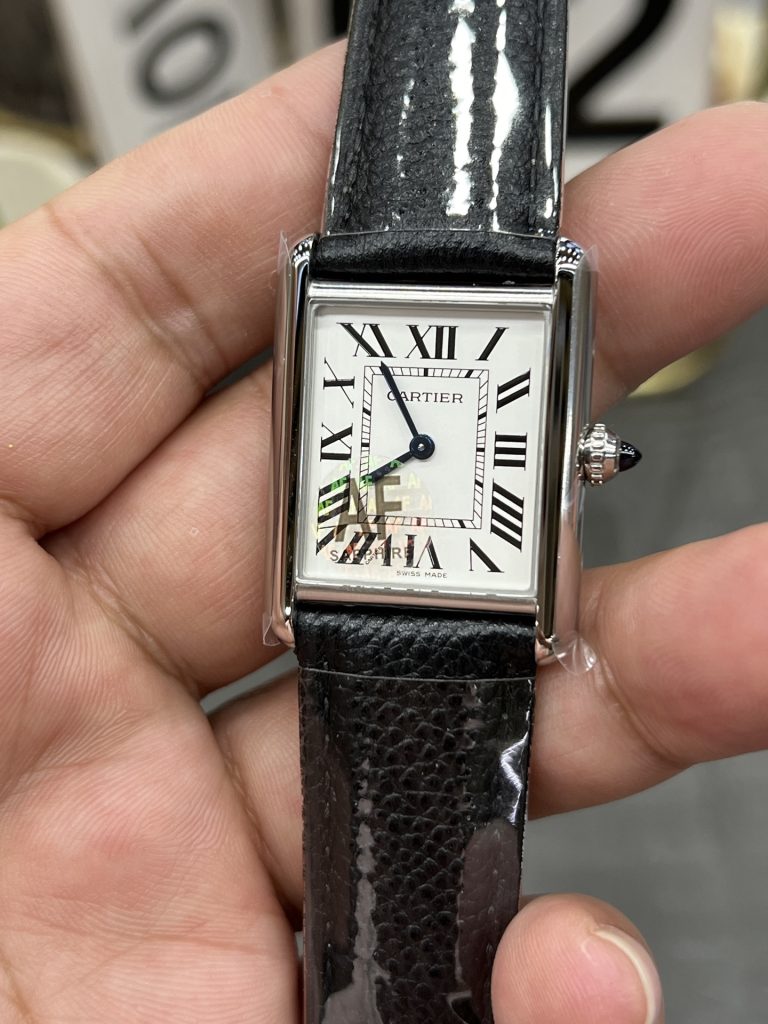 AF カルティエ 新タンクシリーズ 腕時計 レディース ラウンドケース ローマ数字 33.5mm ブラック - 画像 4