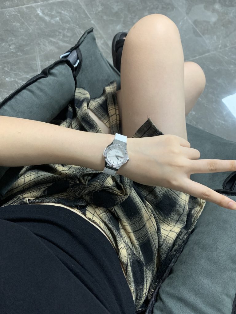 HUBLOT ハブロット 腕時計 レディース シースルーベルト 高級感 シルバー ブラック - 画像 2