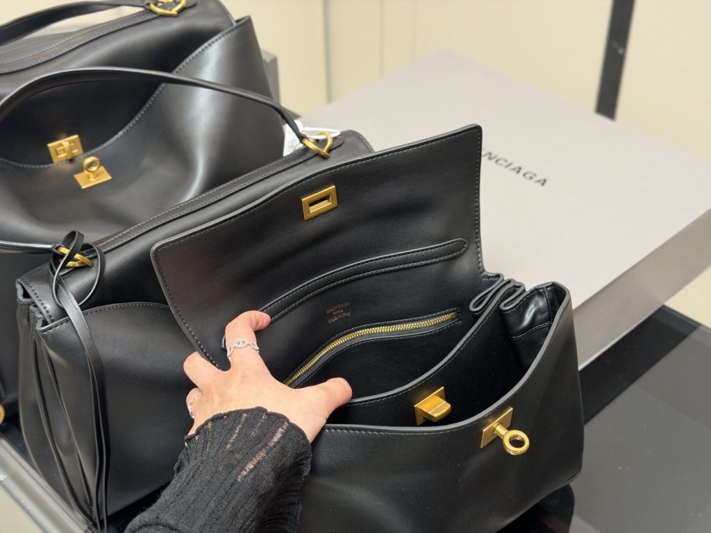 バレンシアガ　ウィメンズ　Rodeo　ロデオ　スモール /ミディアム　Balenciaga　ハンドバッグ　レディース　バッグ　チャーム付き　ゴールド金具 - 画像 3