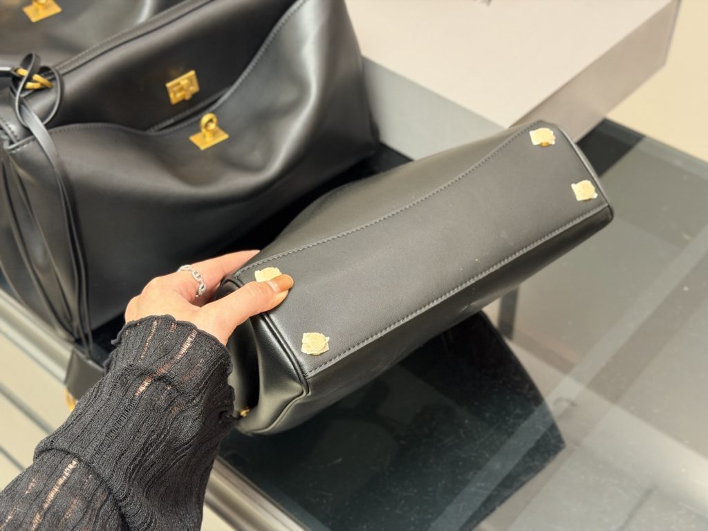 バレンシアガ　ウィメンズ　Rodeo　ロデオ　スモール /ミディアム　Balenciaga　ハンドバッグ　レディース　バッグ　チャーム付き　ゴールド金具 - 画像 5
