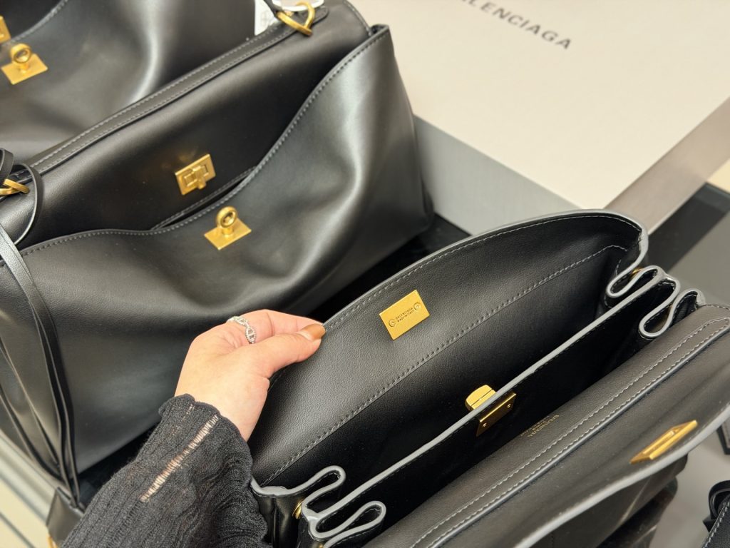 バレンシアガ　ウィメンズ　Rodeo　ロデオ　スモール /ミディアム　Balenciaga　ハンドバッグ　レディース　バッグ　チャーム付き　ゴールド金具 - 画像 4