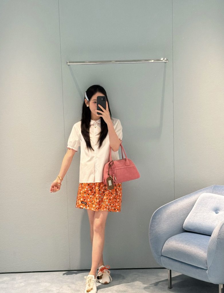 Miu Miu ミュウミュウ スカート 女性 春夏 デザイン トレンド フラワー柄 オレンジ - 画像 3