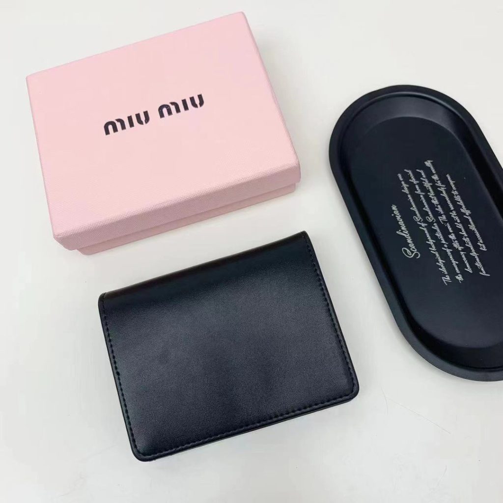 Miu Miu ミウミウ 折り財布 ファスナー付き 本革仕様 黒・茶・青 全3色 - 画像 2