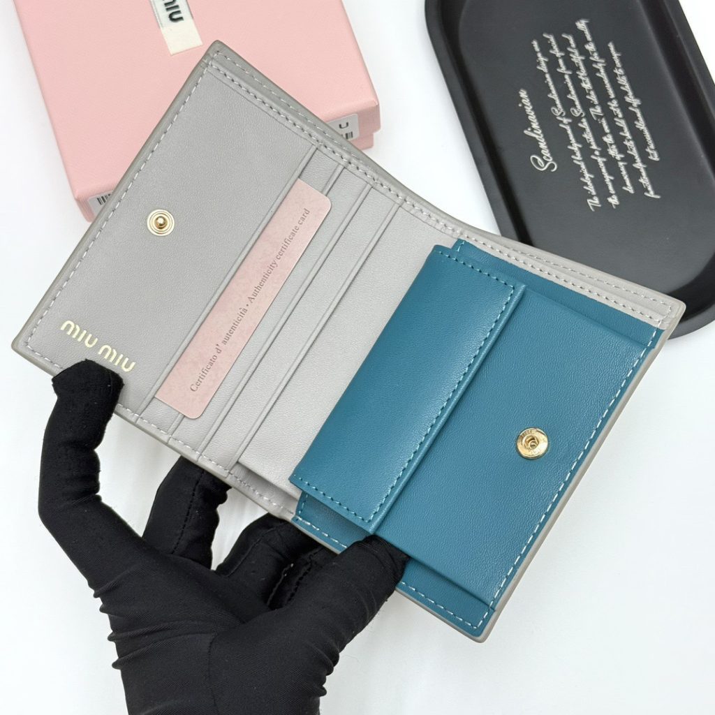 Miu Miu ミウミウ 折り財布 ファスナー コンパクト 3色展開 - 画像 7