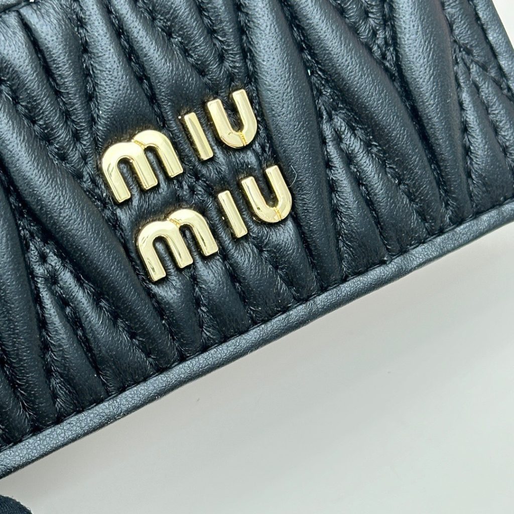MIU MIU ミュウミュウ カードケース プレミアムレザー 本革 8*10.5cm 黒 ピンク ブルー 全3色 - 画像 5