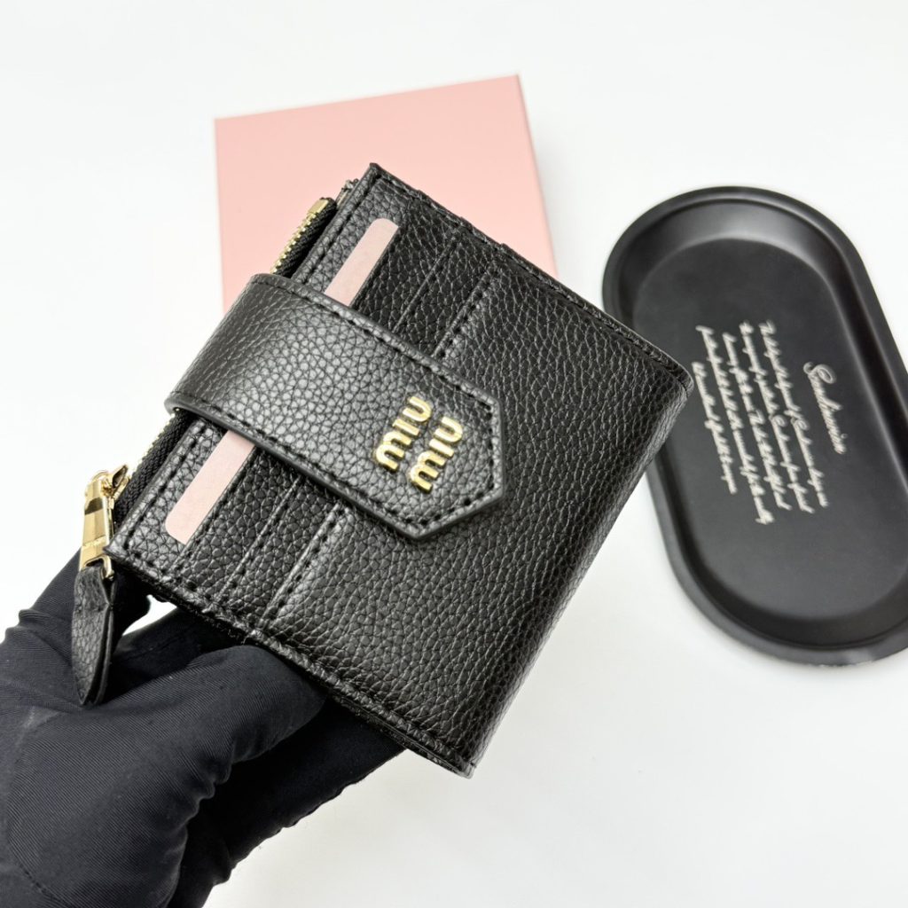 MIU MIU ミュウミュウ レザーウォレット 黒 本革 ミニ財布 フレームデザイン - 画像 3