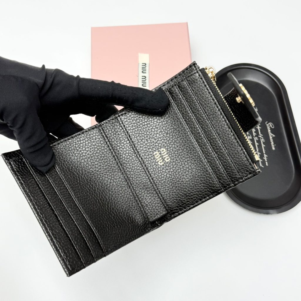 MIU MIU ミュウミュウ レザーウォレット 黒 本革 ミニ財布 フレームデザイン - 画像 5
