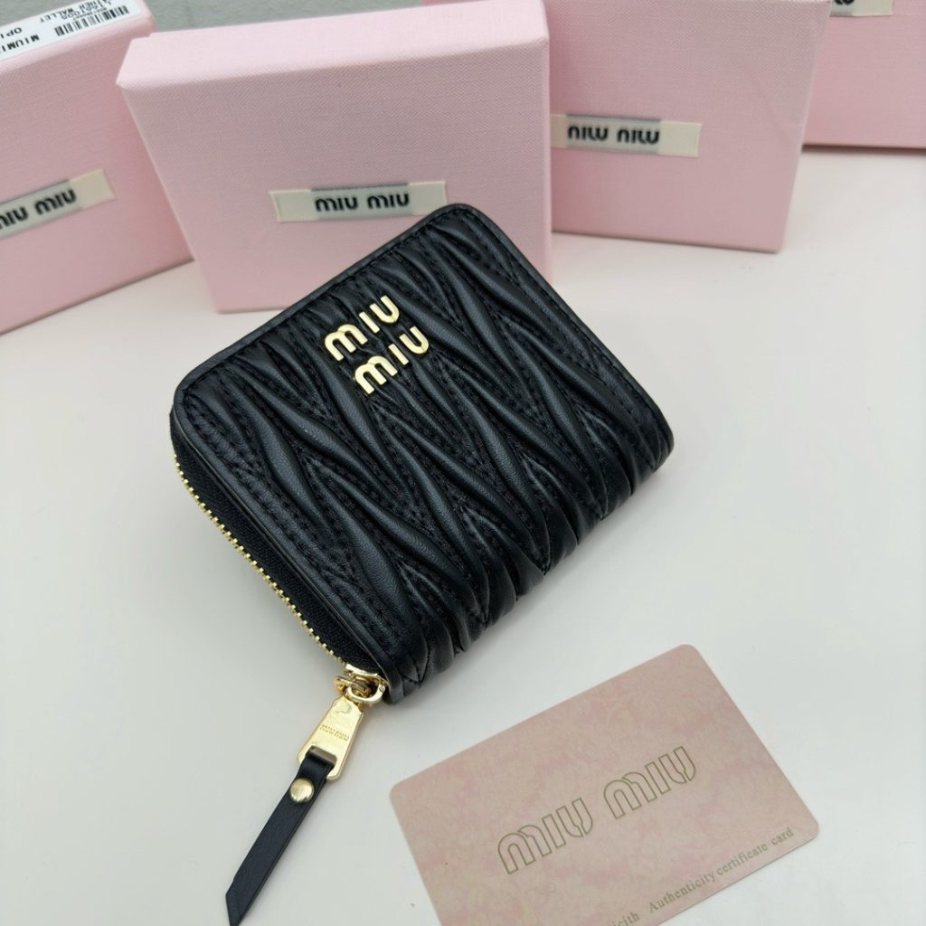 Miu Miu ミュウミュ 三つ折り財布 ミニウォレット 黒 ピンク ブルー 全3色 - 画像 2
