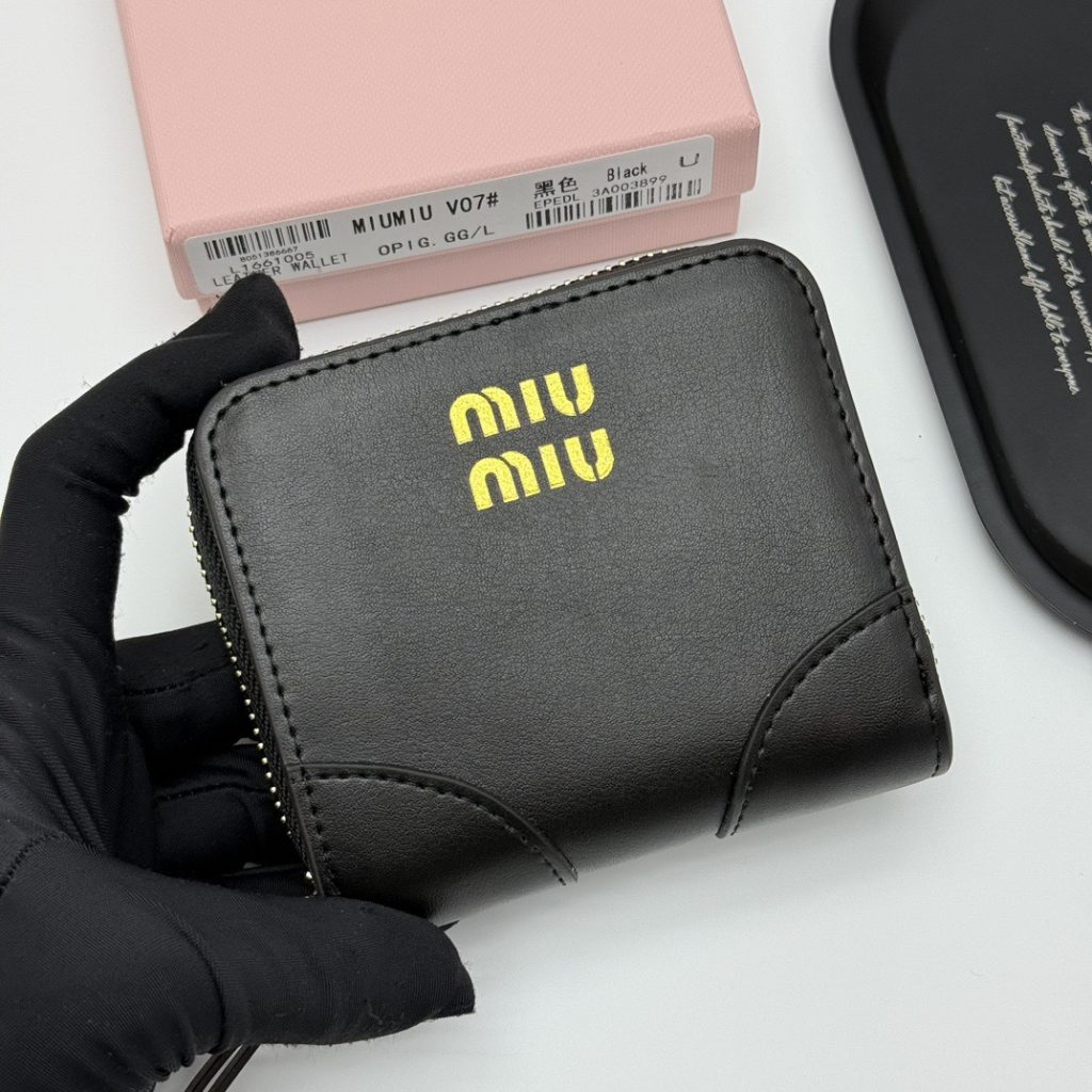 MIUMIU ミウミウ 財布 コンパクト ファスナー 黒 - 画像 2