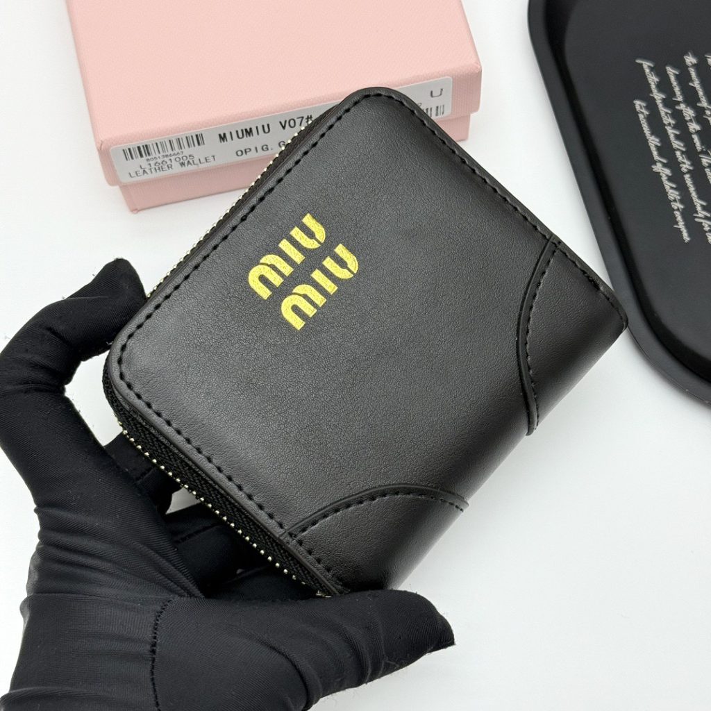 MIUMIU ミウミウ 財布 コンパクト ファスナー 黒 - 画像 3