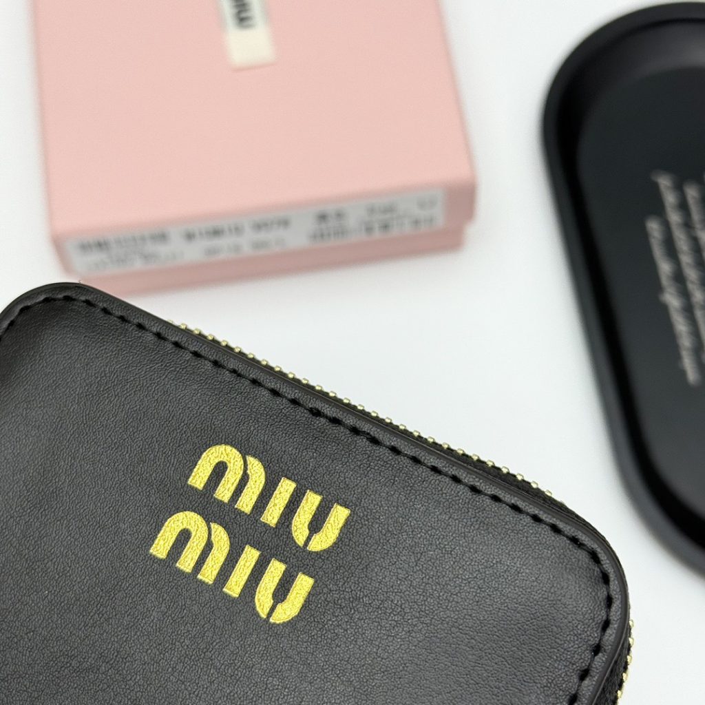 MIUMIU ミウミウ 財布 コンパクト ファスナー 黒 - 画像 5