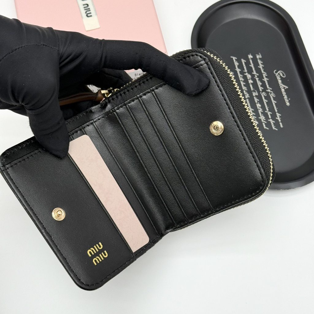 MIUMIU ミウミウ 財布 コンパクト ファスナー 黒 - 画像 6
