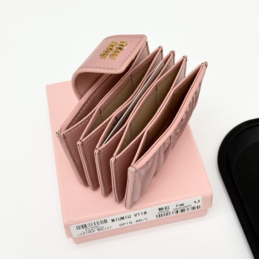 MIUMIU ミュウミュウ カードケース 風琴折り 本革 10.5*6cm ピンク - 画像 8