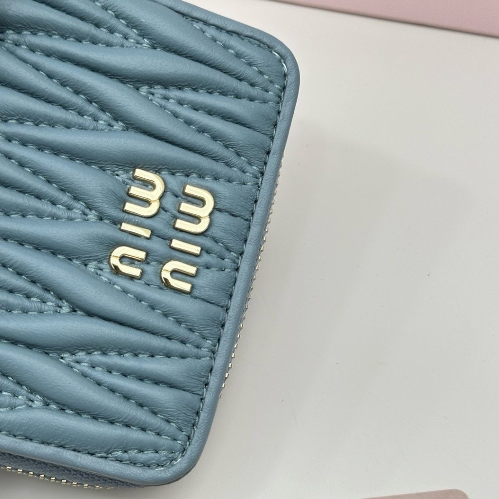 MIU MIU ミュウミュウ ウォレット マイクロサイズ クラッチ 3511 3色展開 - 画像 4
