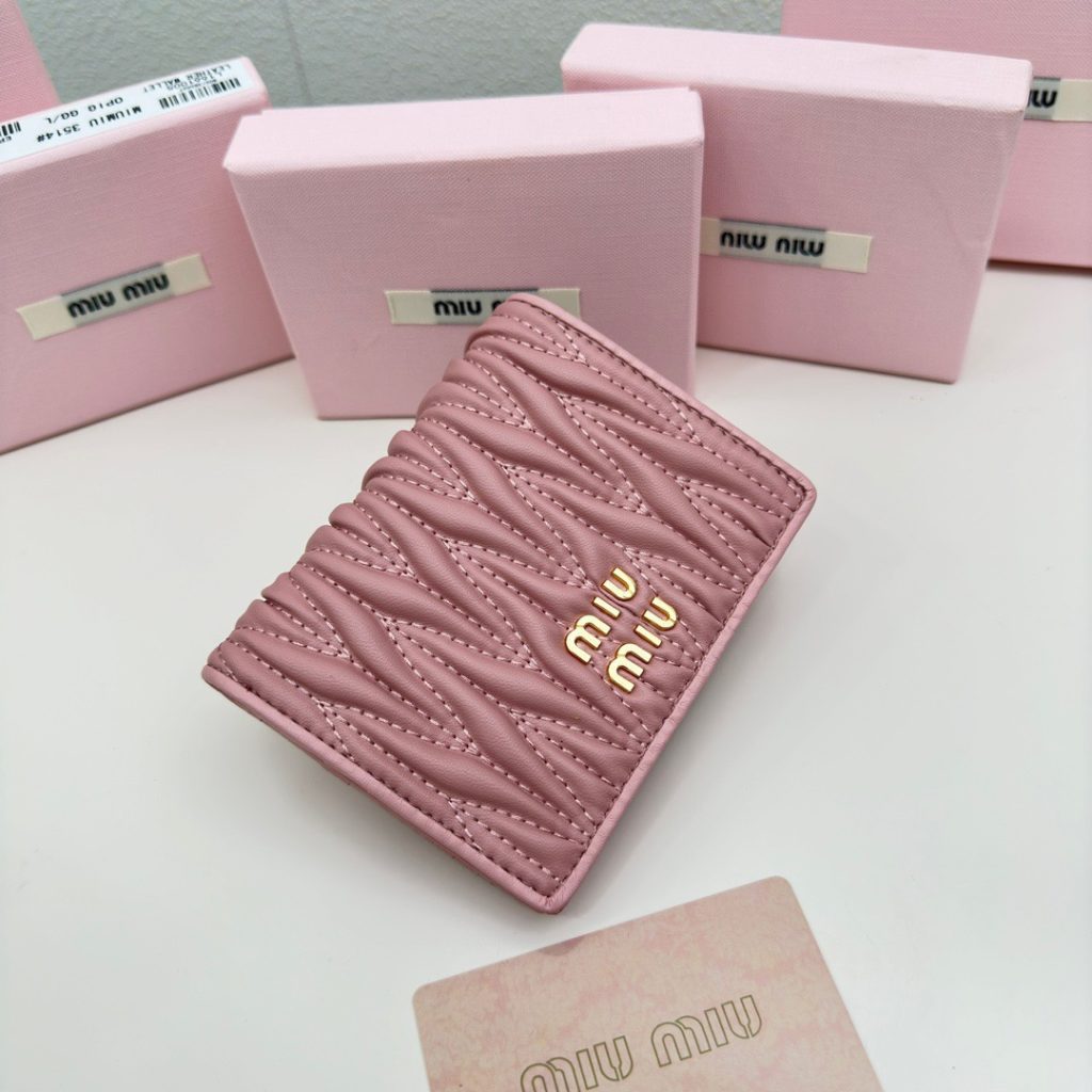 Miu Miu ミウミウ ウエストポーチ ミニ財布 ピンク - 画像 2