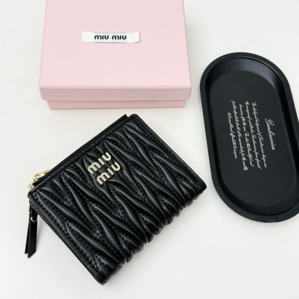 Miu Miu ミュウミュウ ポーチ 小銭入れ プチショルダー ブラック - 画像 2