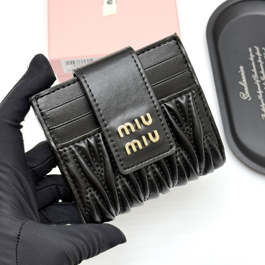 Miu Miu ミウミウ V12 コインケース レザー 本革 ブラック - 画像 2