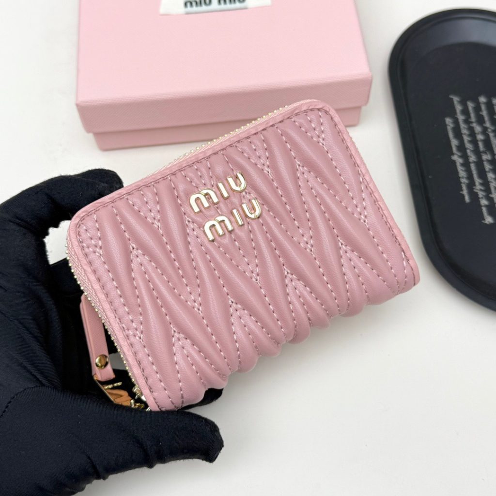 Miu Miu ミュウミュ 793 ミニ財布 黒 ピンク 全2色 - 画像 5