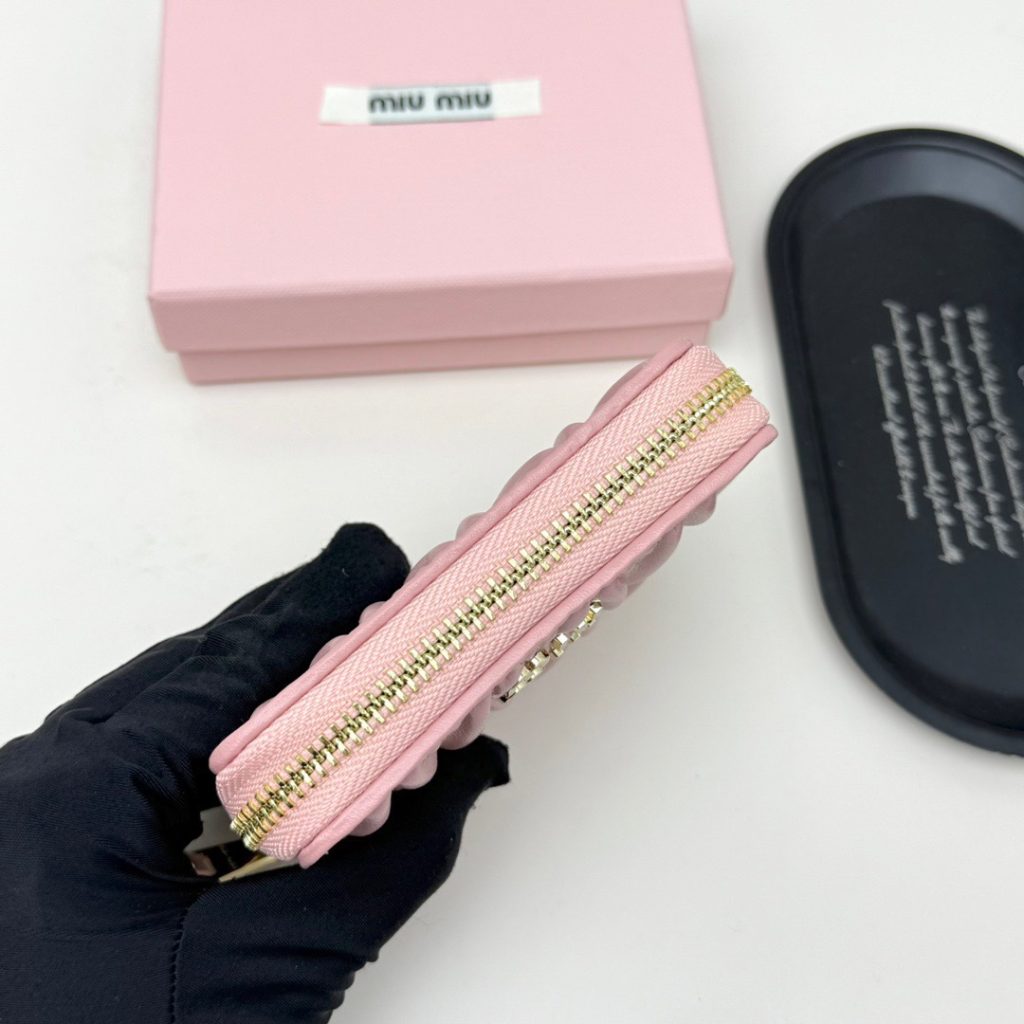 Miu Miu ミュウミュ 793 ミニ財布 黒 ピンク 全2色 - 画像 6