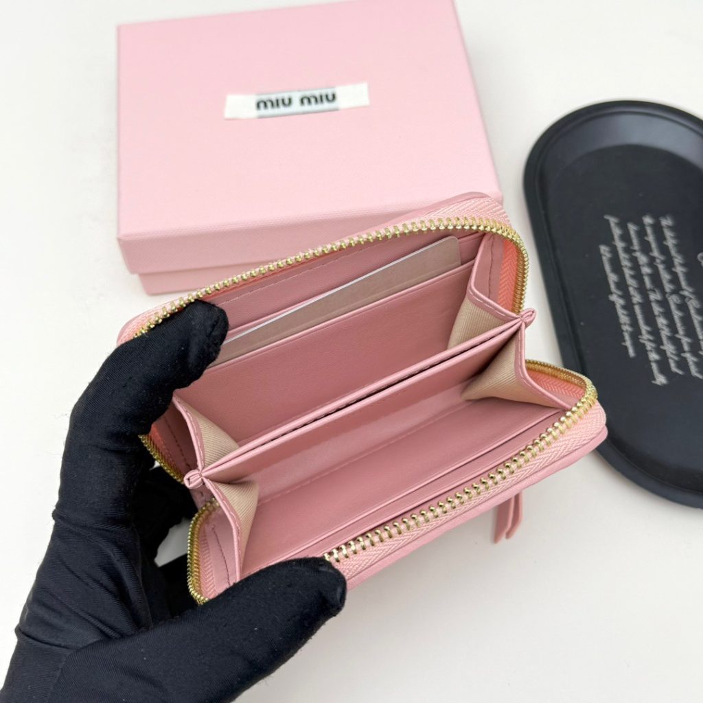 Miu Miu ミュウミュ 793 ミニ財布 黒 ピンク 全2色 - 画像 8