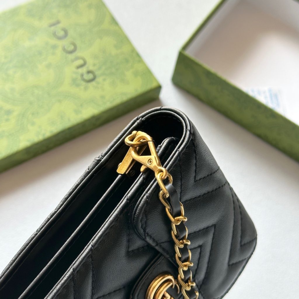 GUCCI グッチ スマホケース マルチポーチ 黒 18x11 本革 チェーン付き - 画像 6