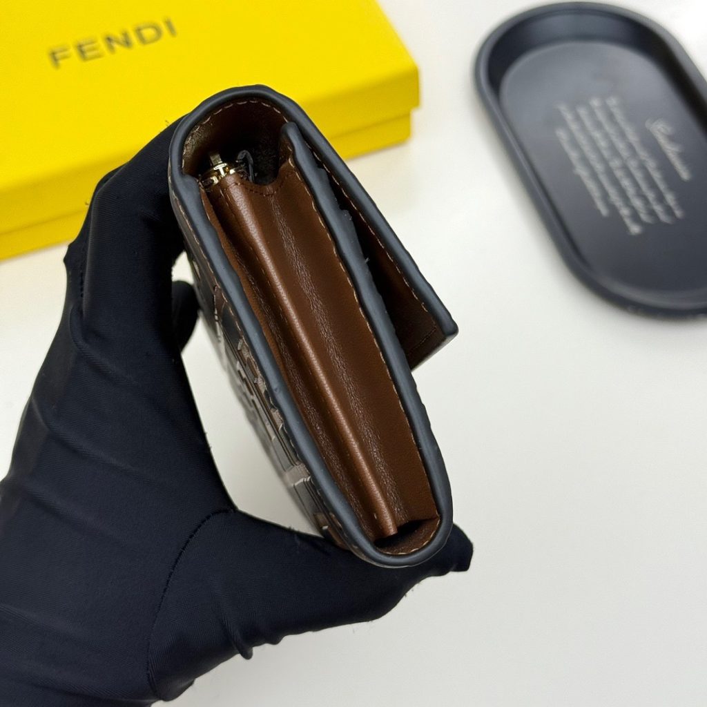 FENDI 長財布 コピー ファイナル ロゴ柄 ファスナー開閉 黒ブラウン - 画像 8