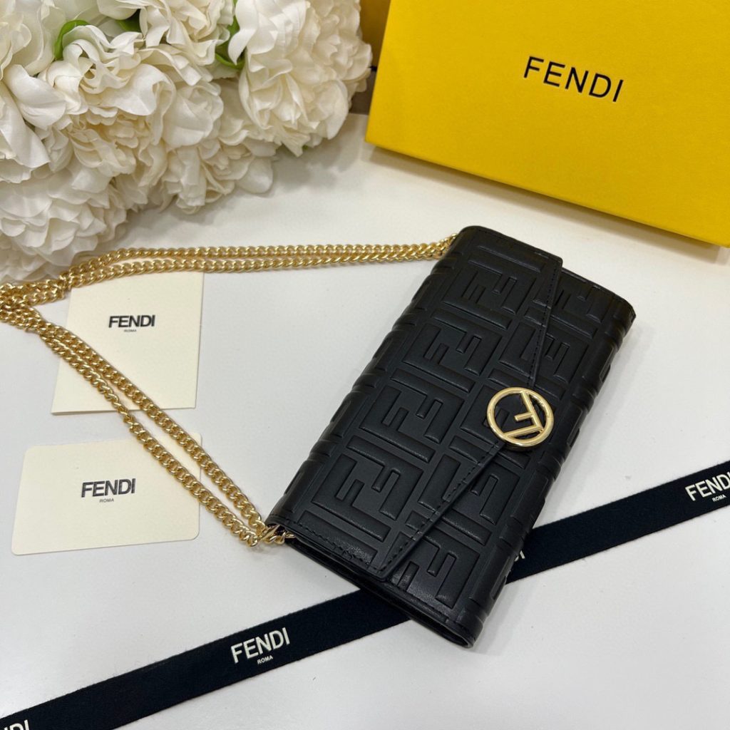 Fendi フェンディ ミニショルダーバッグ コピー ブランドロゴ チェーン付き 黒 - 画像 8