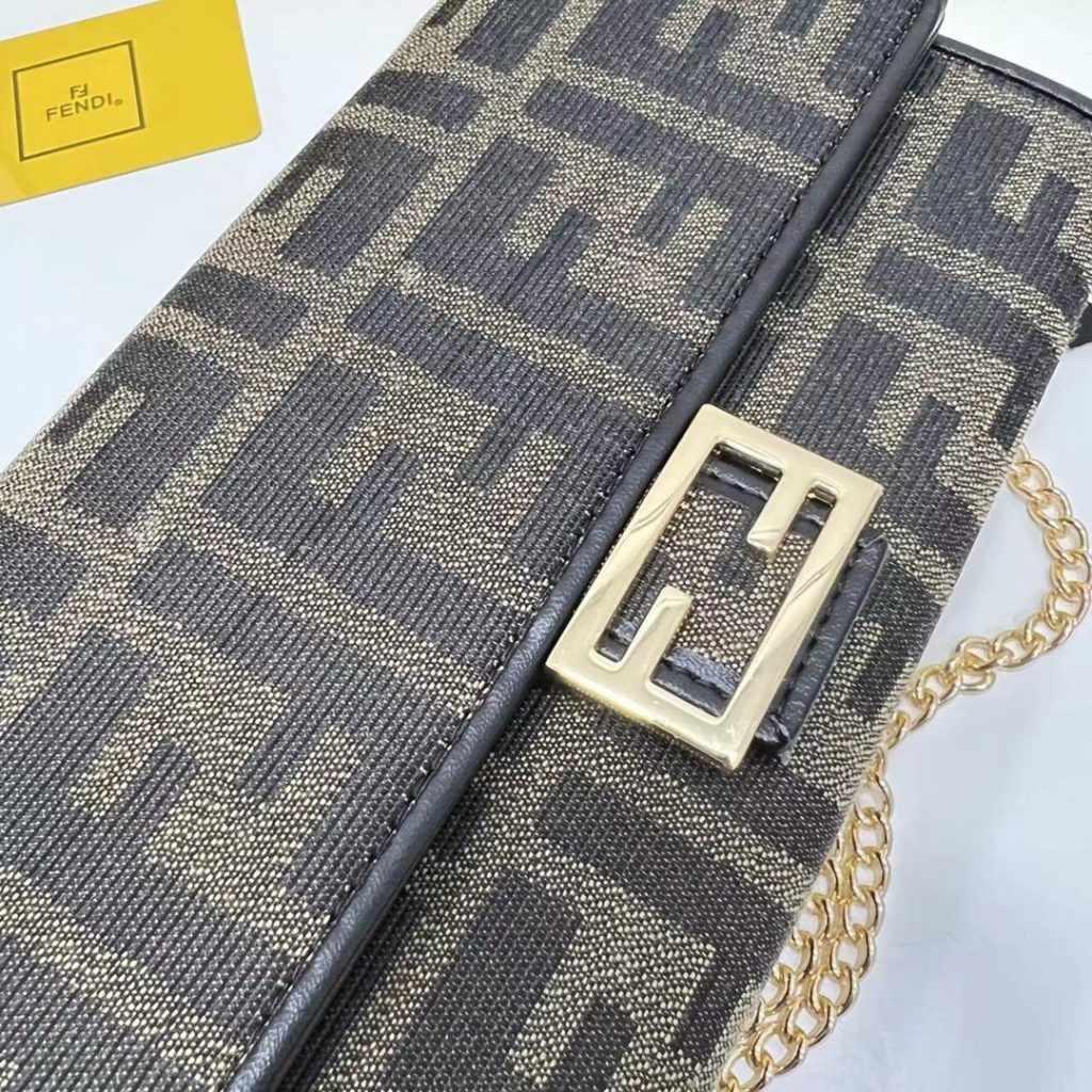 FENDI コピー フェンディ ミニショルダーバッグ コピー ロゴ柄 チェーン付き 黒ブラウン - 画像 5