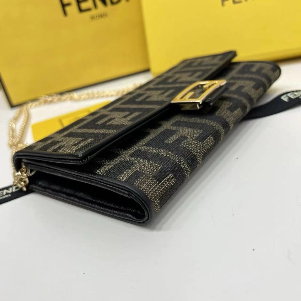FENDI コピー フェンディ ミニショルダーバッグ コピー ロゴ柄 チェーン付き 黒ブラウン - 画像 7
