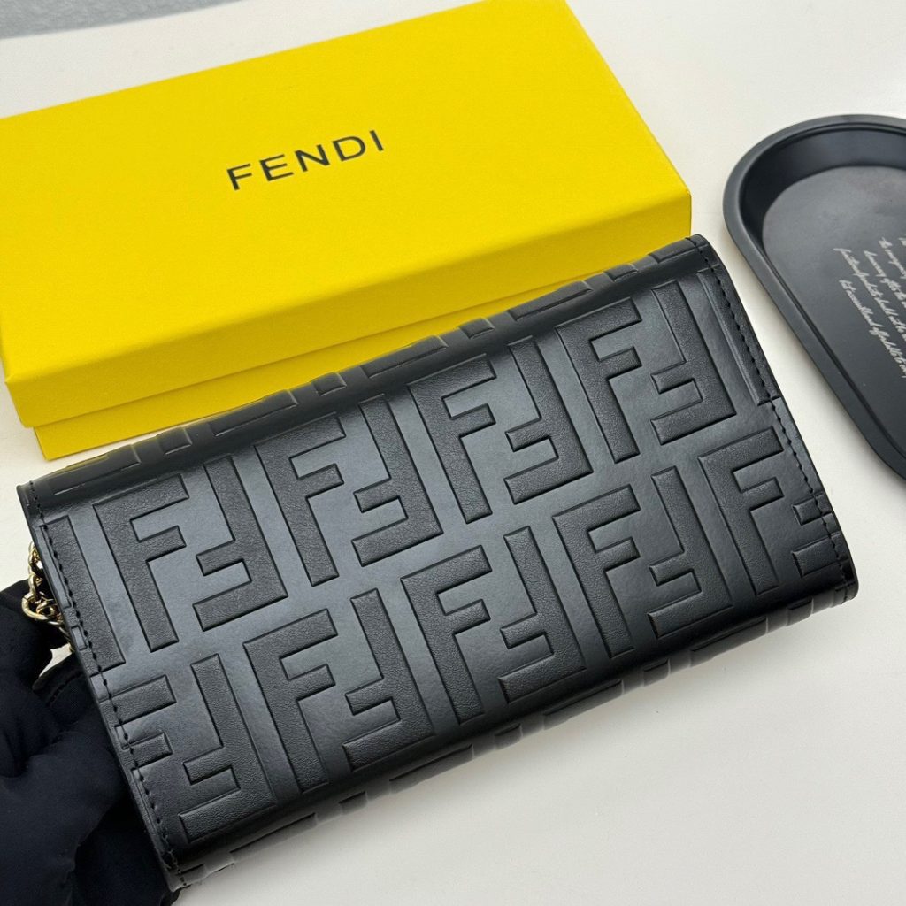 FENDI フェンディ コピー ミニショルダーバッグ ロゴ柄 本革仕様 黒 ブラック - 画像 4