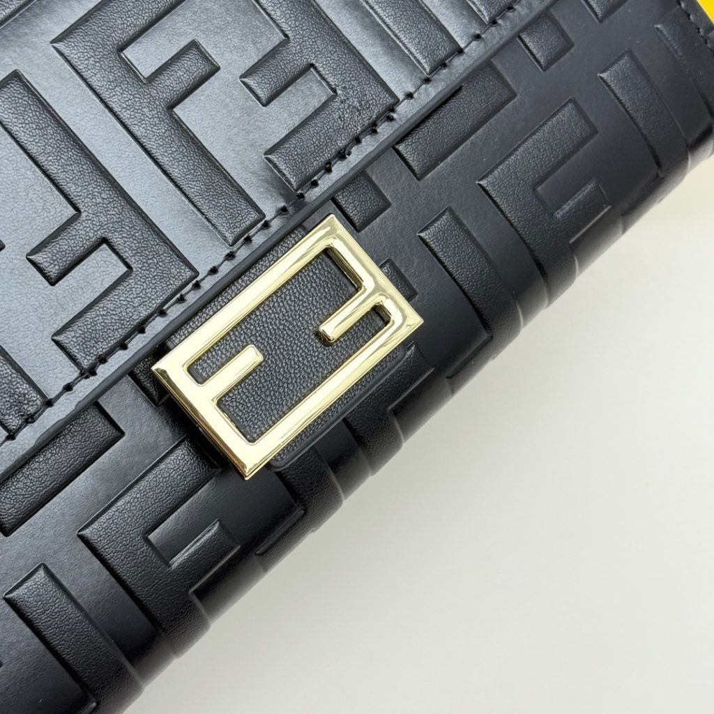 FENDI フェンディ コピー ミニショルダーバッグ ロゴ柄 本革仕様 黒 ブラック - 画像 5