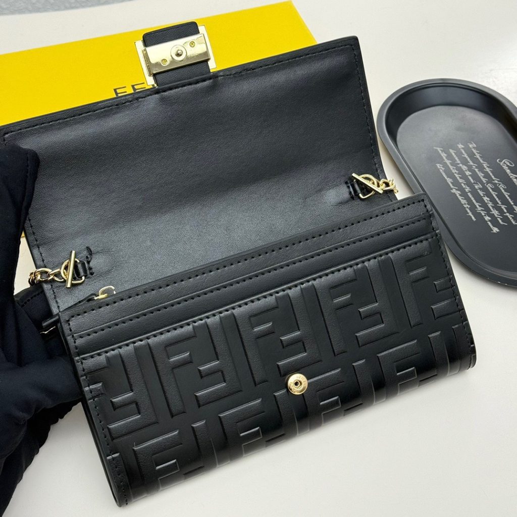 FENDI フェンディ ミニ長財布 コピー ブランド柄 チェーン付き レディース 黒 - 画像 7