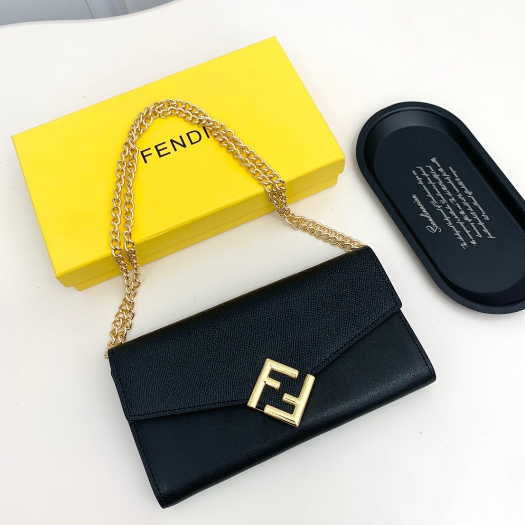 FENDI フェンディ ポーチ バッグ コピー 本革仕様 チェーン付き ミニショルダーバッグ ブラック - 画像 8