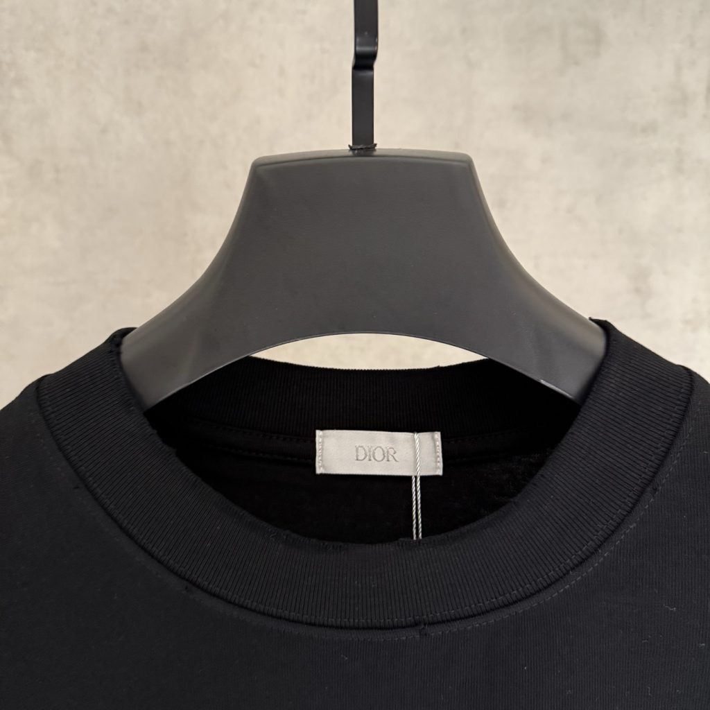 Dior コピー 半袖Tシャツ ロゴ刺繍 フロント立体刺繍 リブネック ブラック - 画像 4
