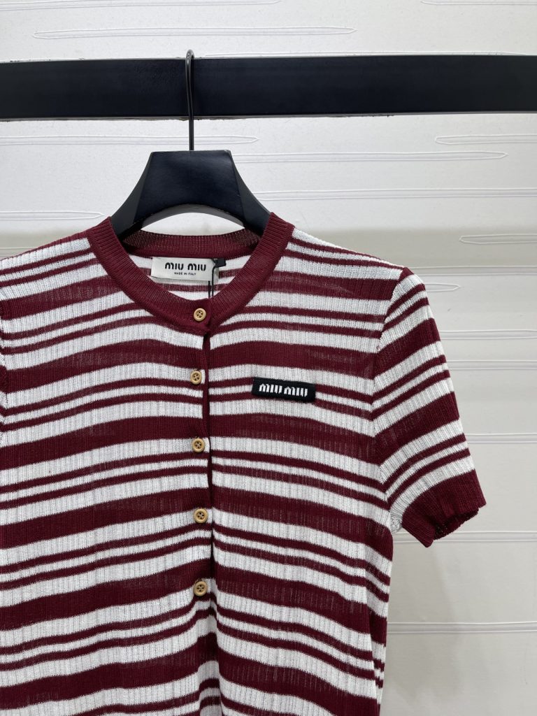 Miu Miu ニット Tシャツ コピー striped 半開襟 ロゴパッチ レディース レッド - 画像 2