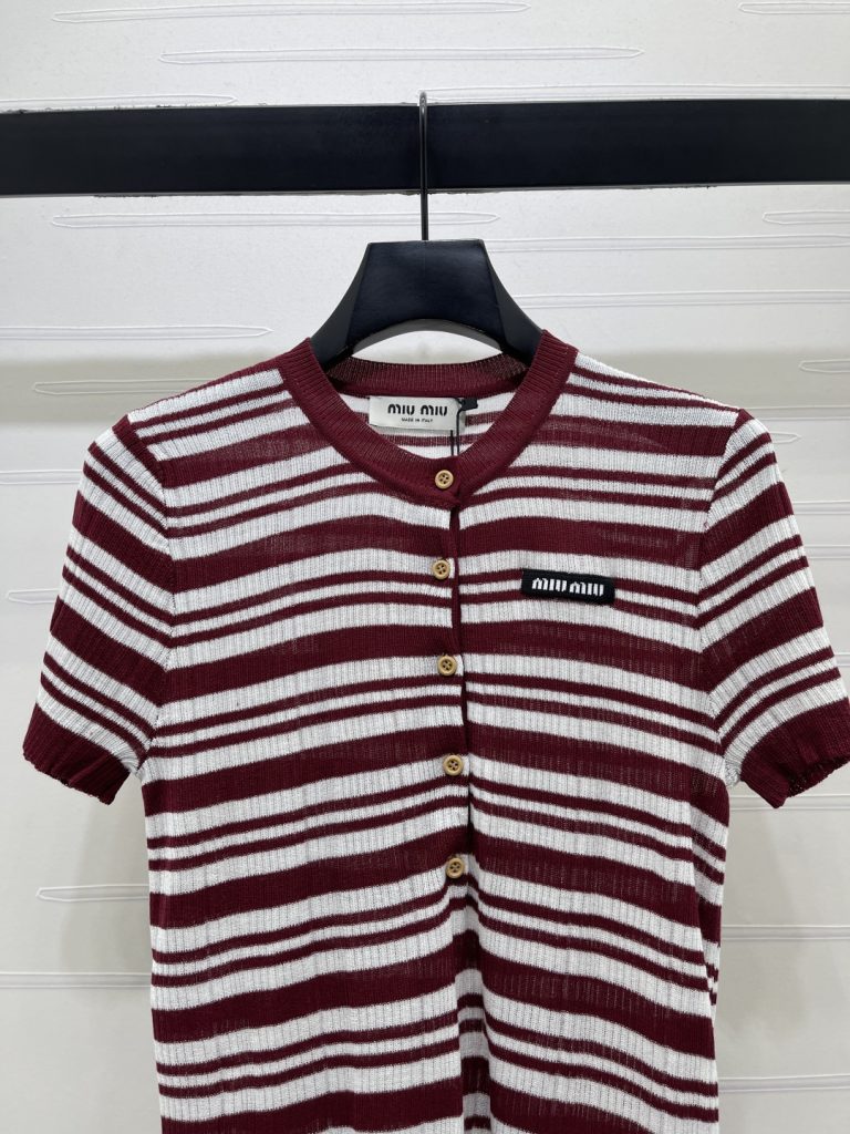 Miu Miu ニット Tシャツ コピー striped 半開襟 ロゴパッチ レディース レッド - 画像 4