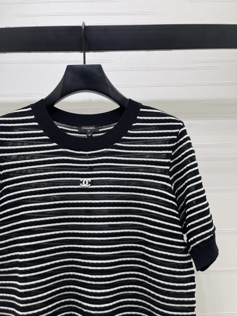 CHANEL ニット Tシャツ コピー 通気性抜群 ロゴ刺繍 黒白ストライプ レディース 2色展開 - 画像 2