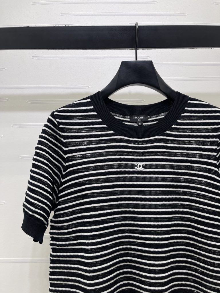 CHANEL ニット Tシャツ コピー 通気性抜群 ロゴ刺繍 黒白ストライプ レディース 2色展開 - 画像 3