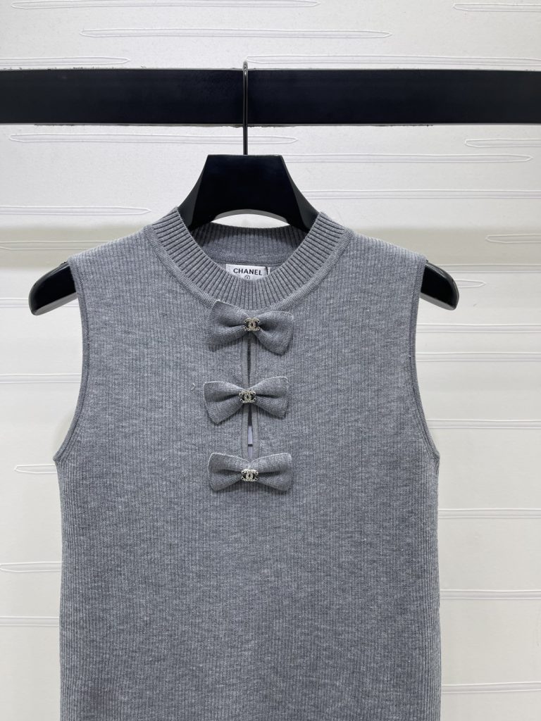CHANEL ニット ウェストリボン ベスト ショルダー付き ロゴ ポイント ブラック グレー - 画像 2