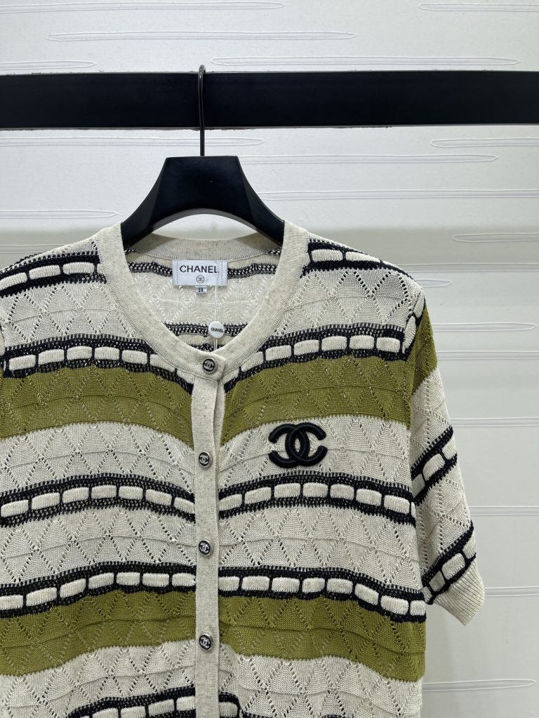 CHANEL コピー ニットカーディガン ロゴ ミニ丈 ショルダーデザイン 通気性 軽量 レディース グリーン - 画像 2