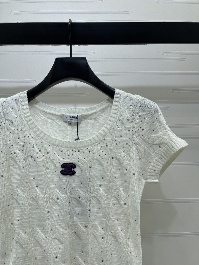 CHANEL ニット Tシャツ コピー 短袖 ロゴ チェーン柄 絞り加工 プリント シルエット ストレート 無地 シルバー ホワイト 全2色 - 画像 3
