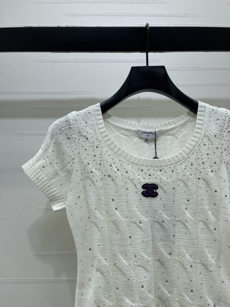 CHANEL ニット Tシャツ コピー 短袖 ロゴ チェーン柄 絞り加工 プリント シルエット ストレート 無地 シルバー ホワイト 全2色 - 画像 4